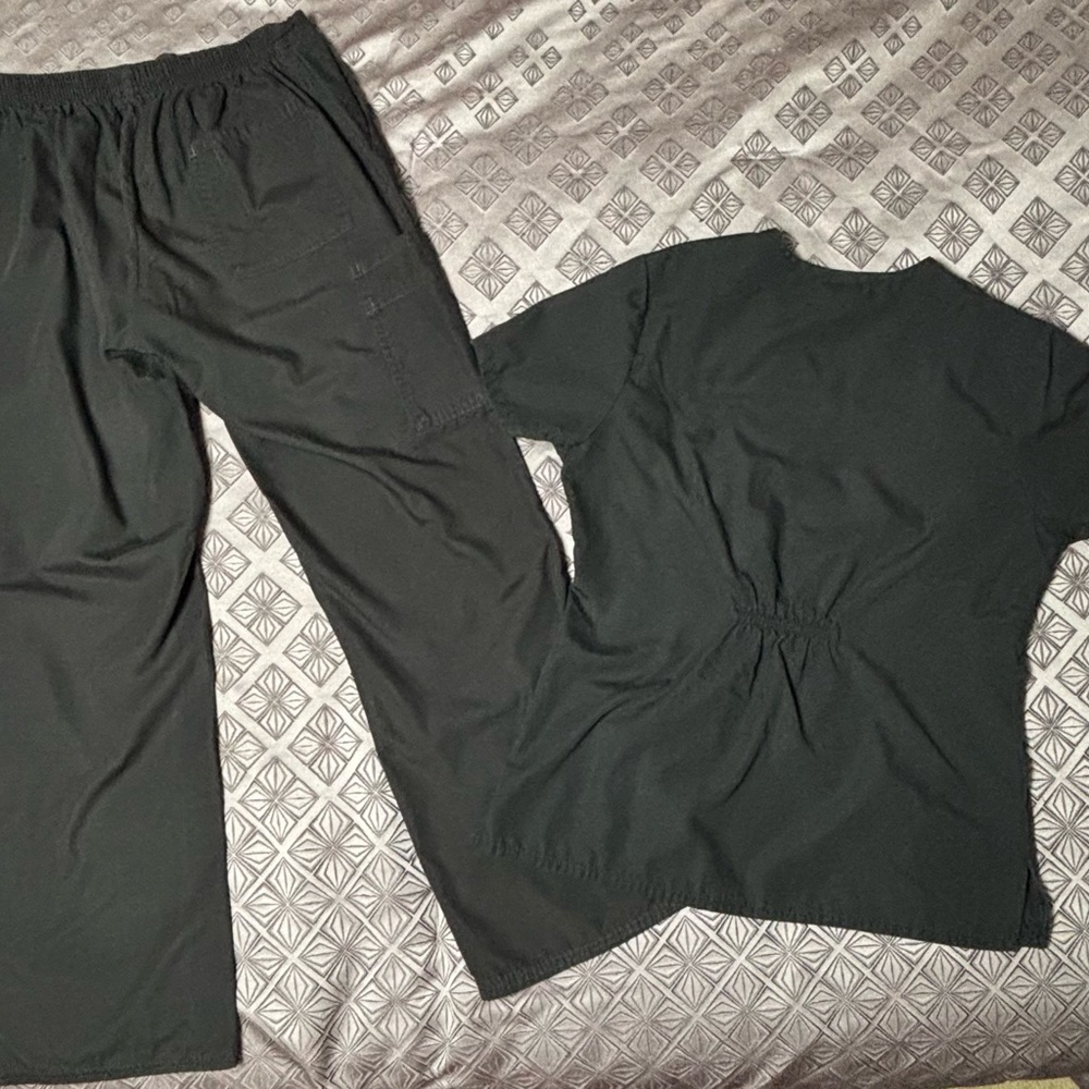 Simply Basic Scrub Set - Picture 2 of 6